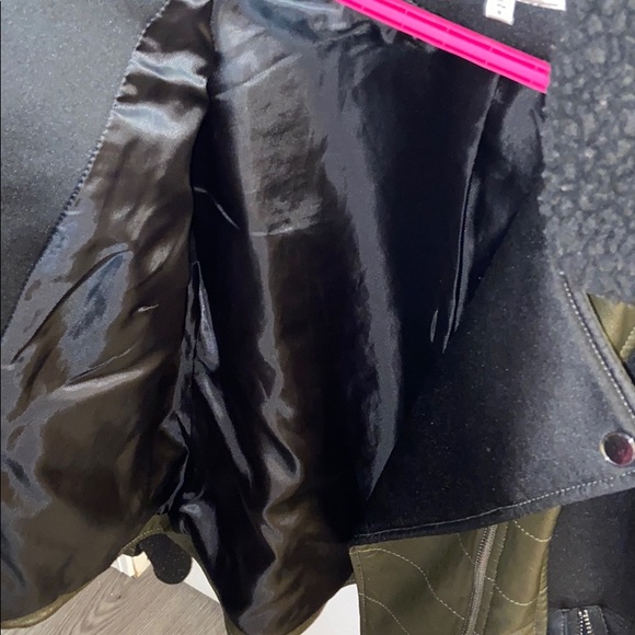 GUESS - Picture 12 of 13